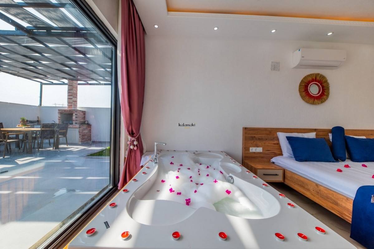 Villa Nar Ağacı