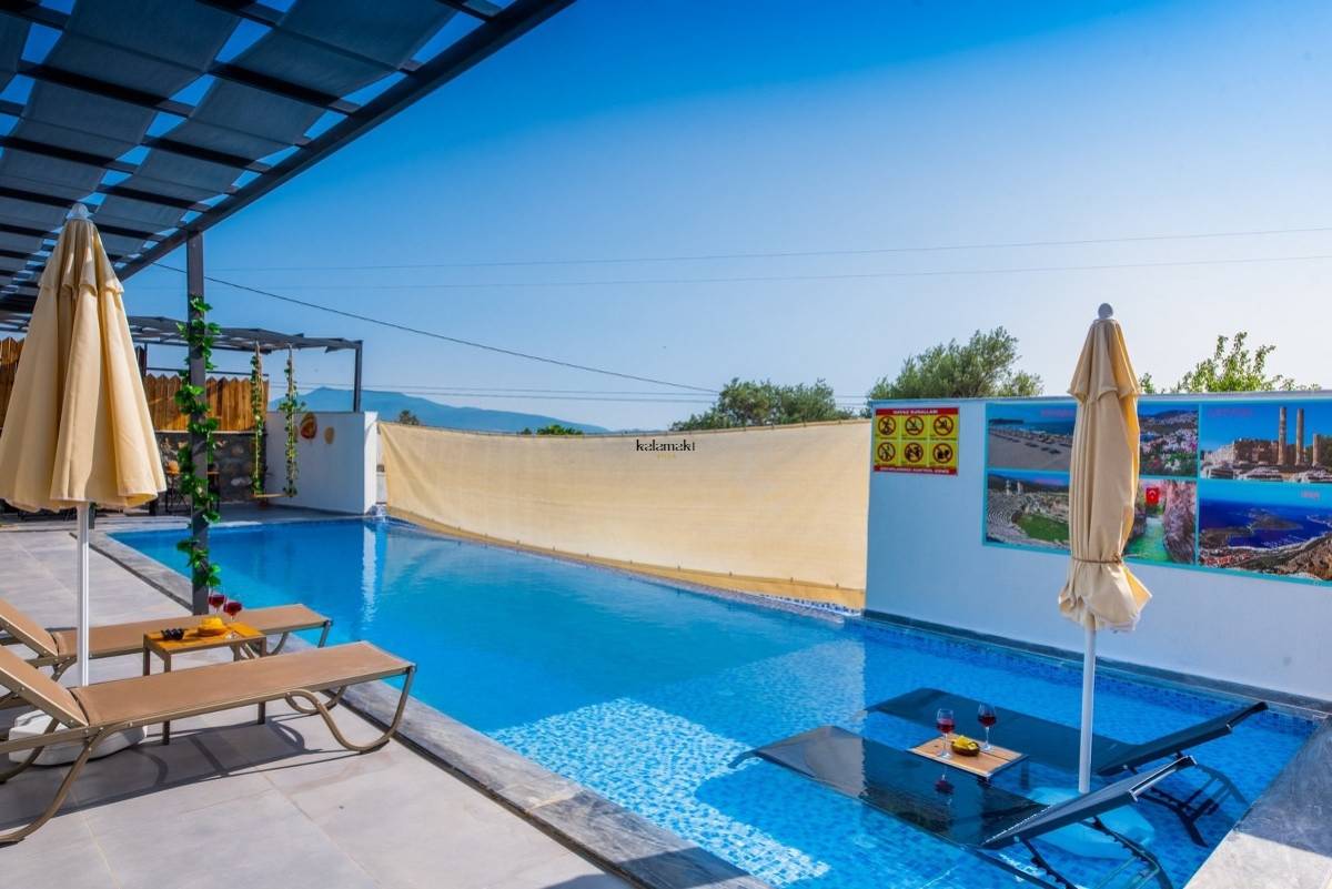Villa Nar Ağacı