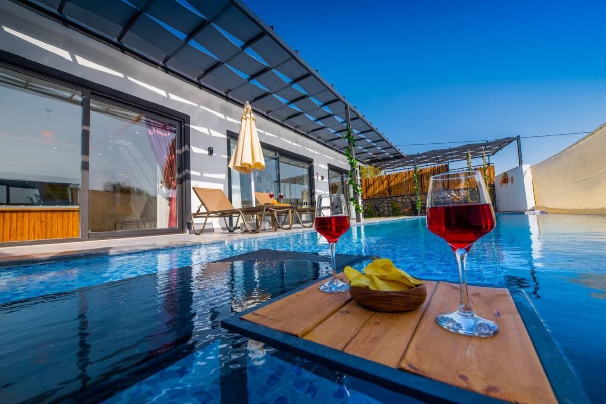 Villa Nar Ağacı