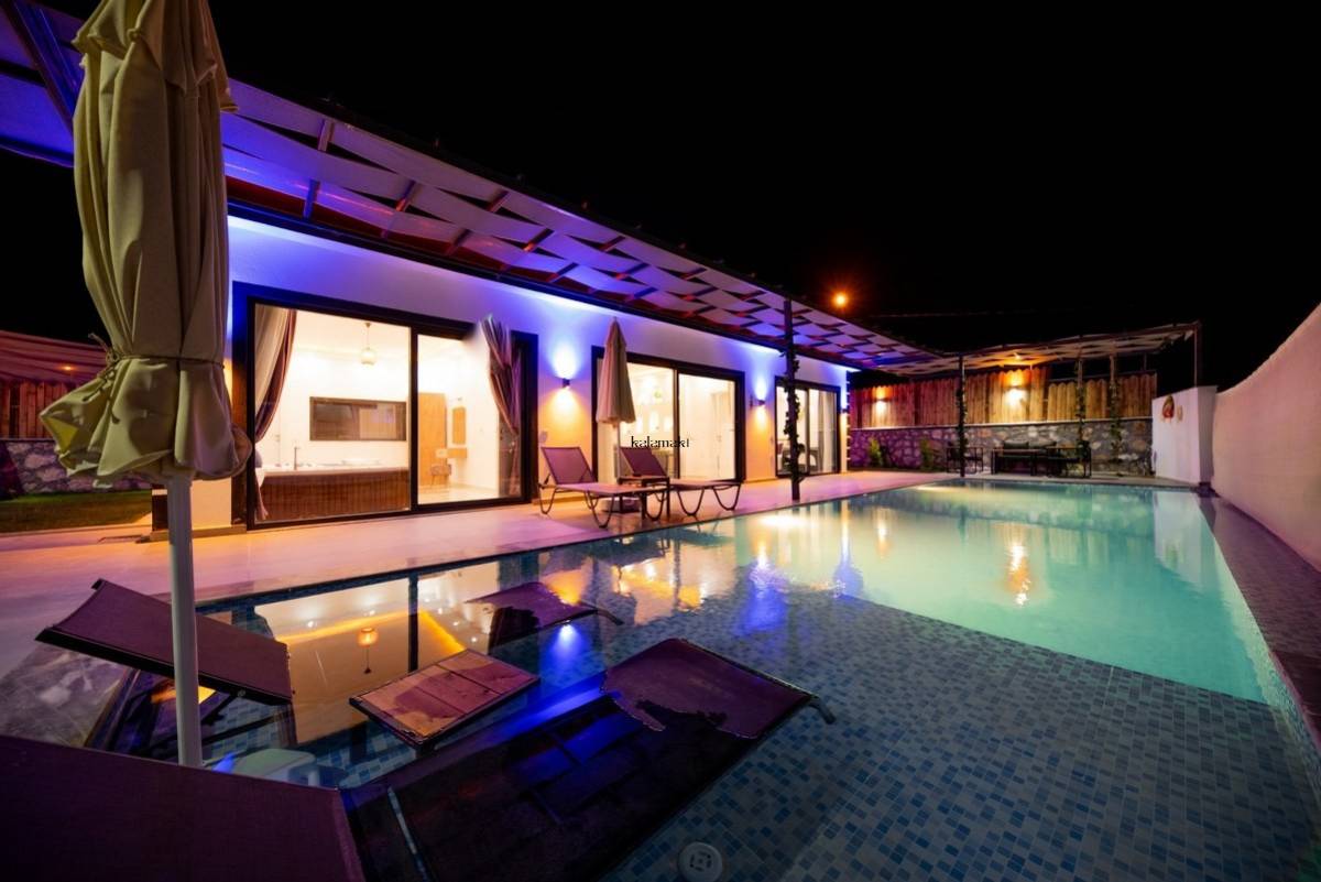 Villa Nar Ağacı