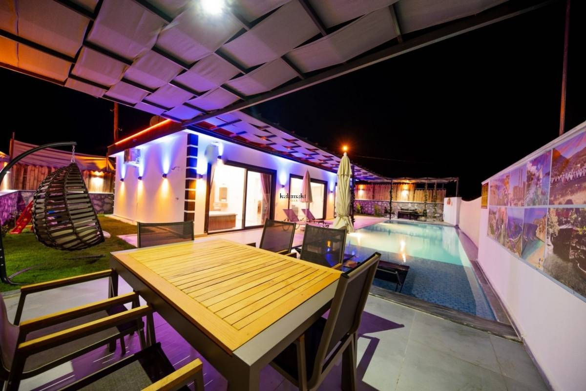 Villa Nar Ağacı