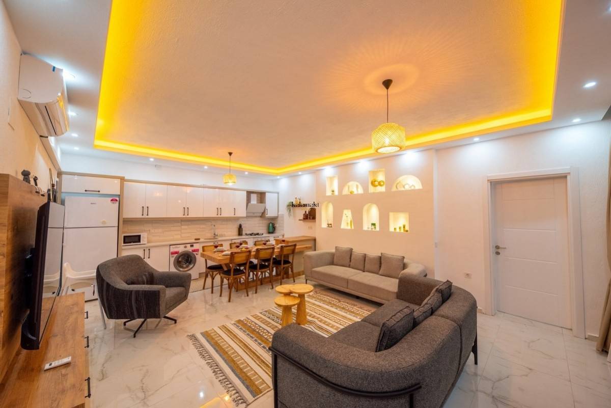 Villa Nar Ağacı