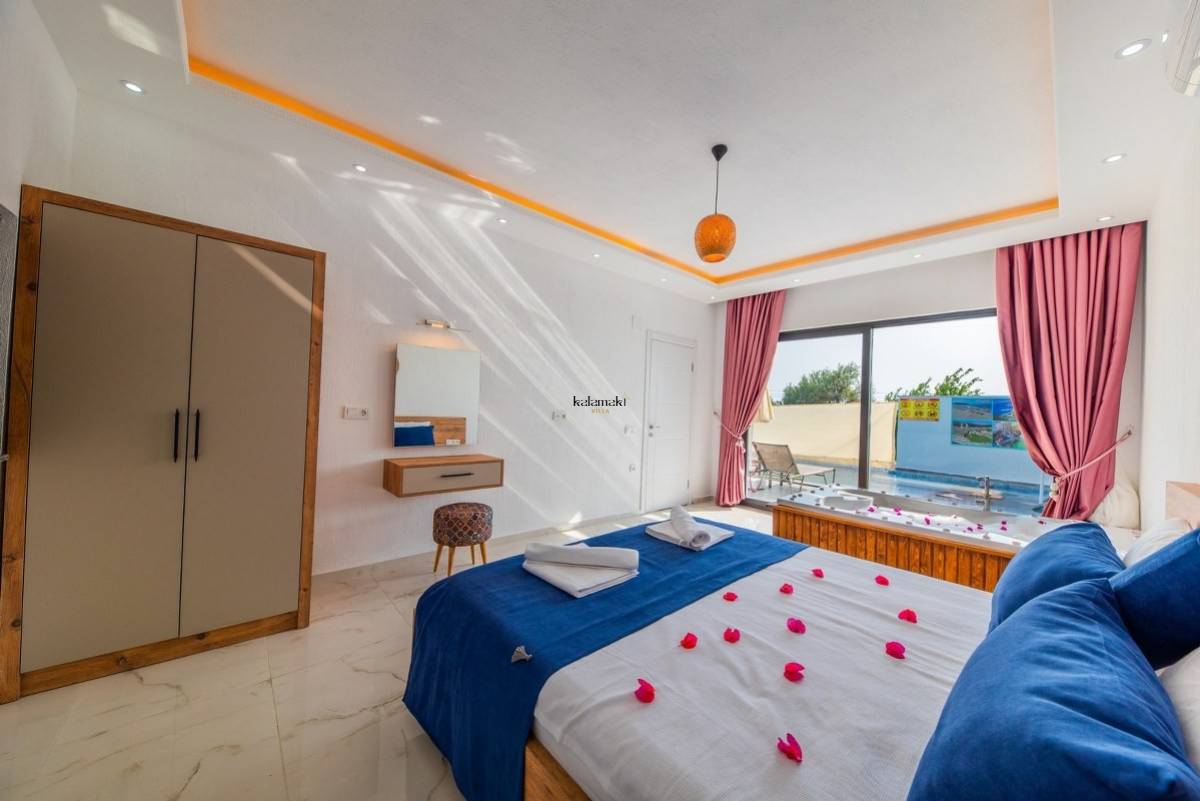 Villa Nar Ağacı