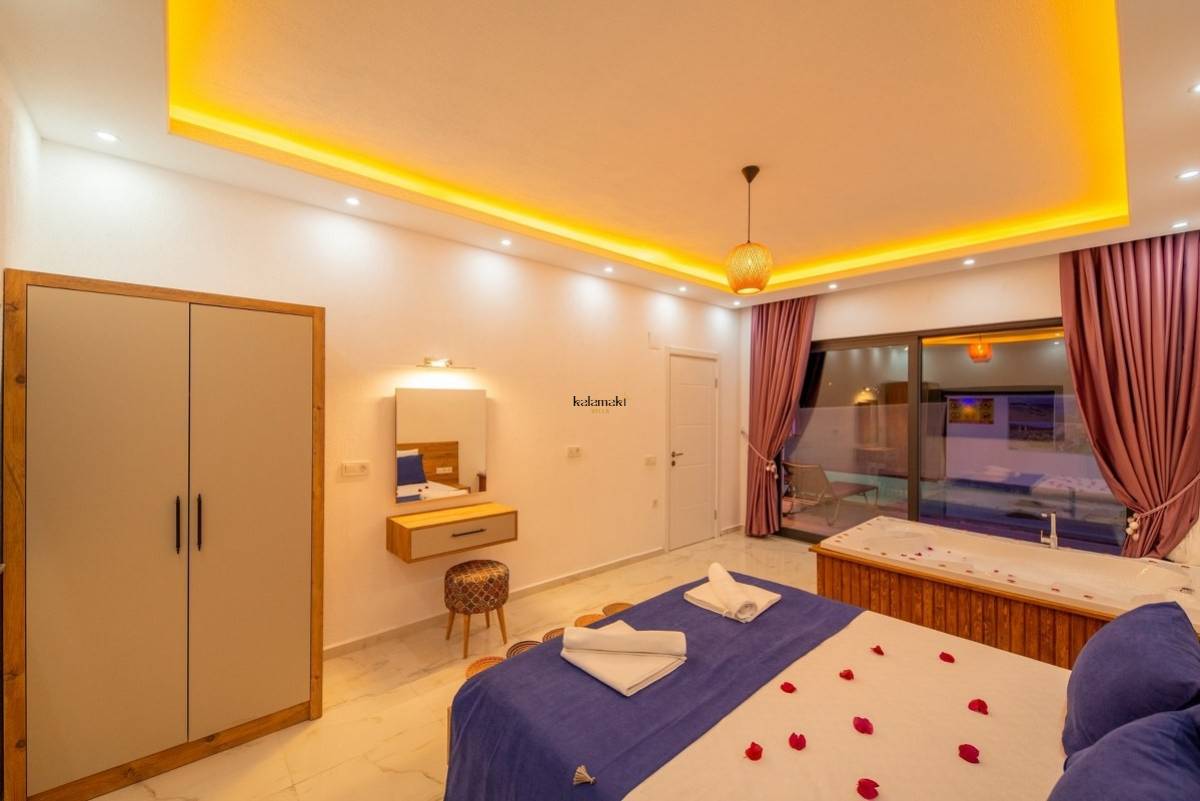 Villa Nar Ağacı