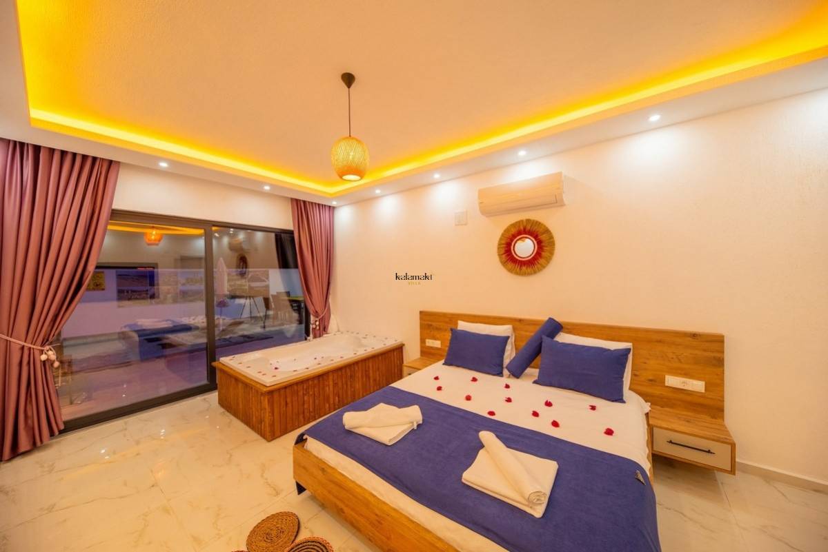 Villa Nar Ağacı