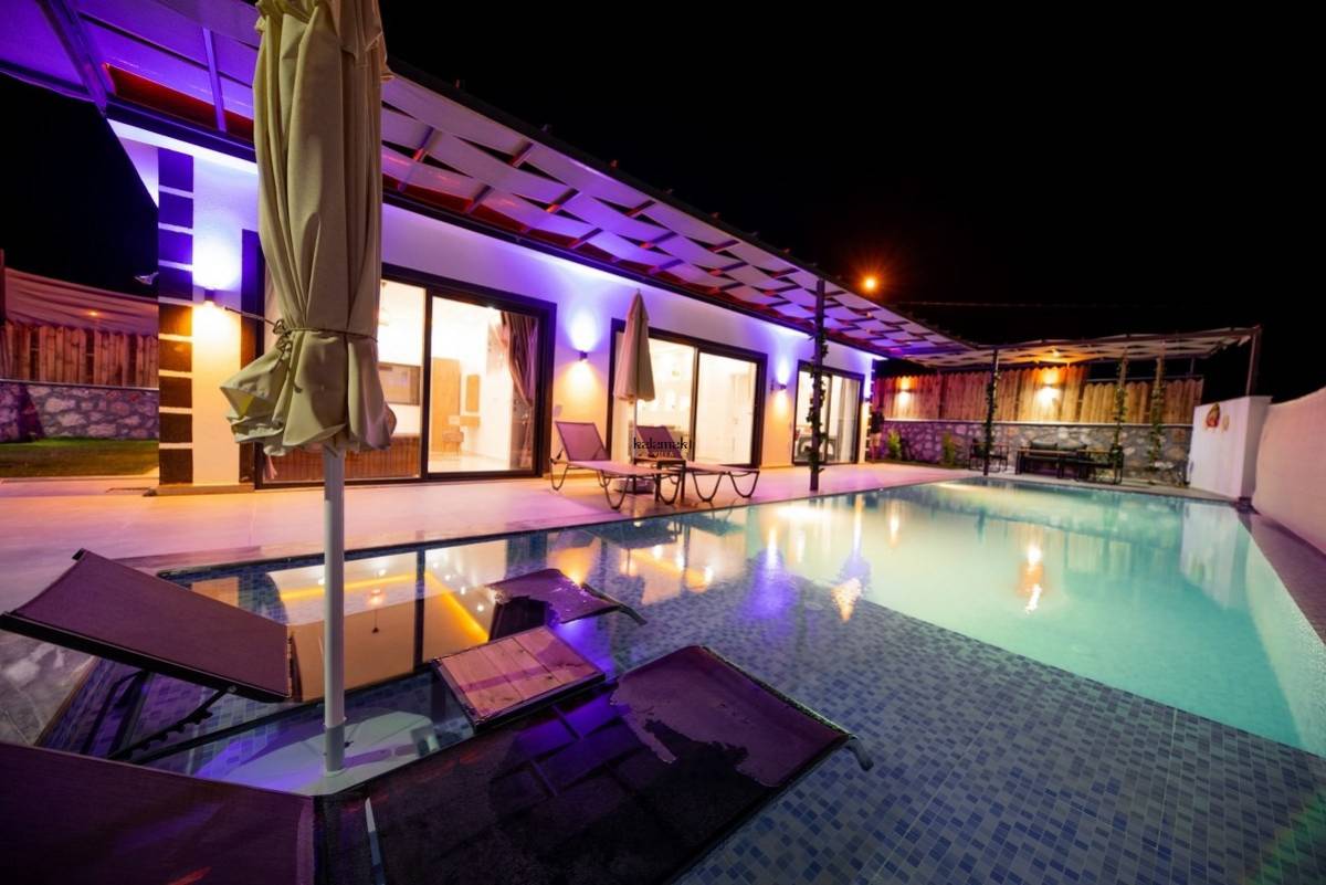 Villa Nar Ağacı