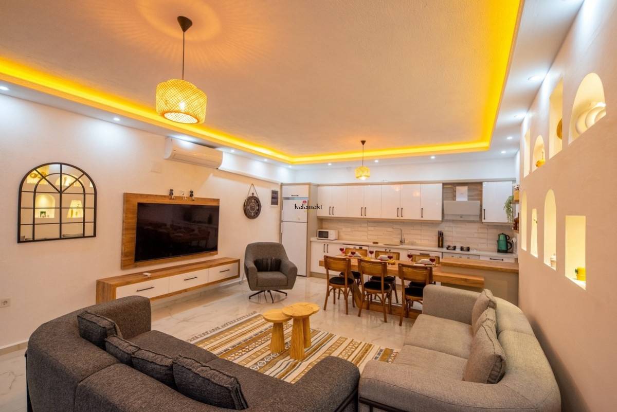 Villa Nar Ağacı
