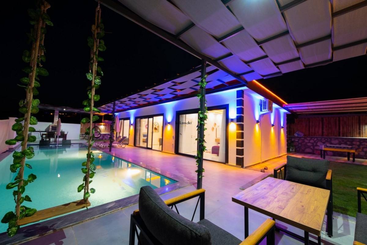 Villa Nar Ağacı