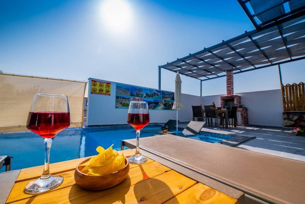 Villa Nar Ağacı