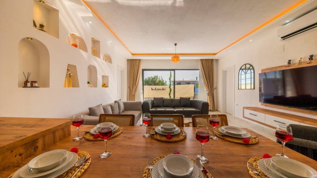Villa Nar Ağacı