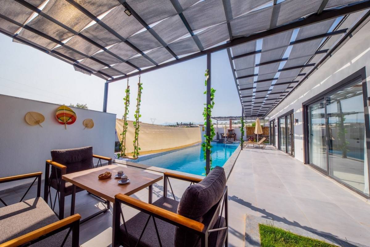 Villa Nar Ağacı