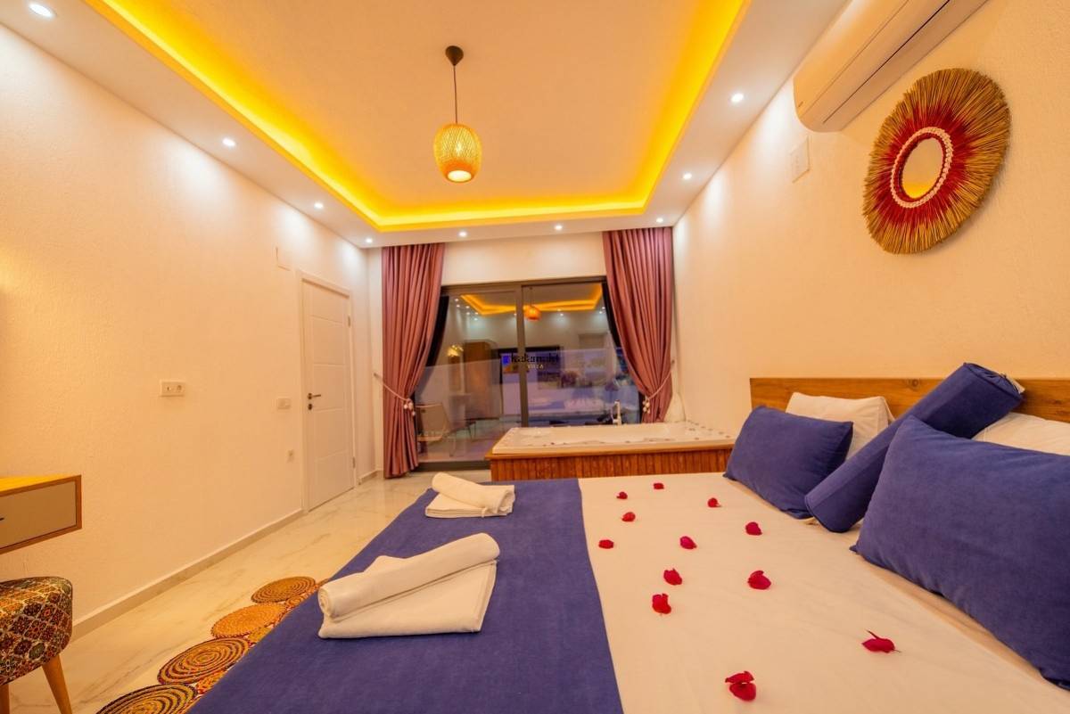 Villa Nar Ağacı