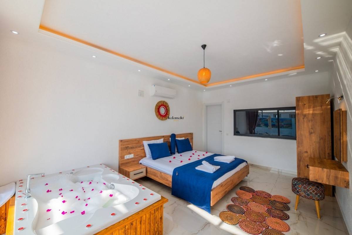 Villa Nar Ağacı