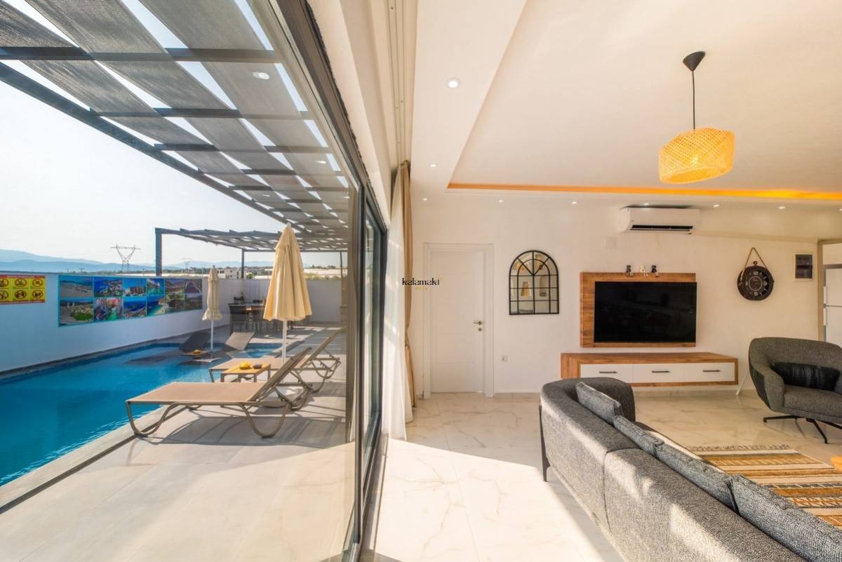 Villa Nar Ağacı