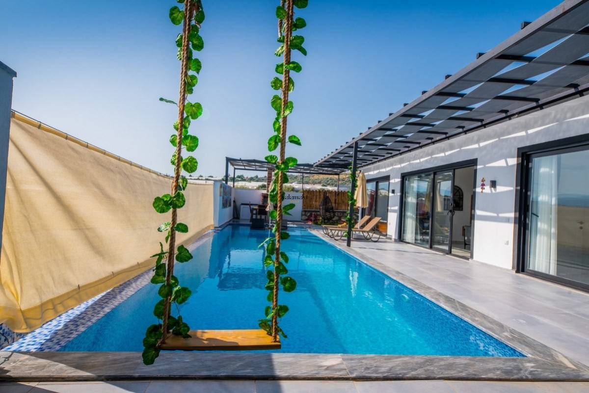 Villa Nar Ağacı