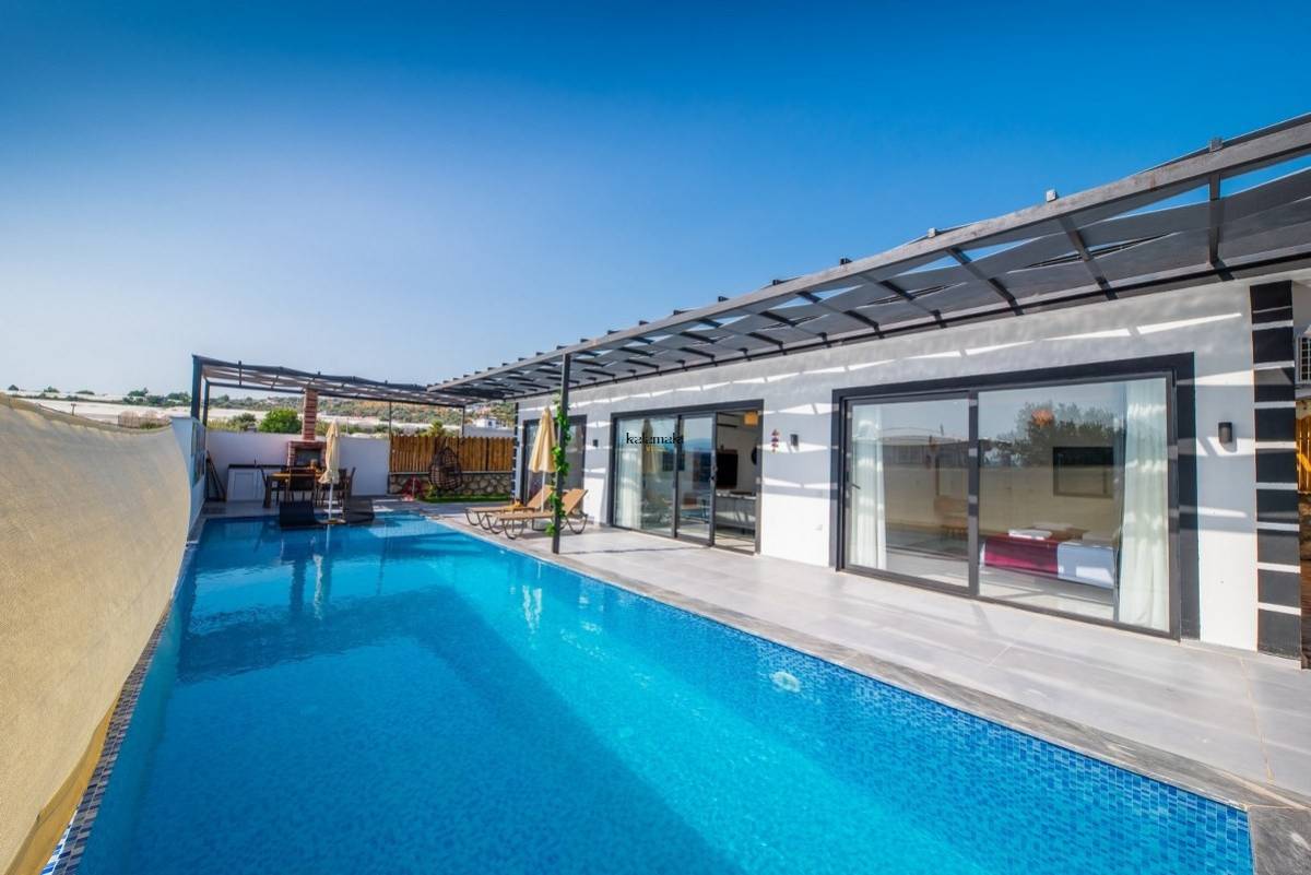 Villa Nar Ağacı
