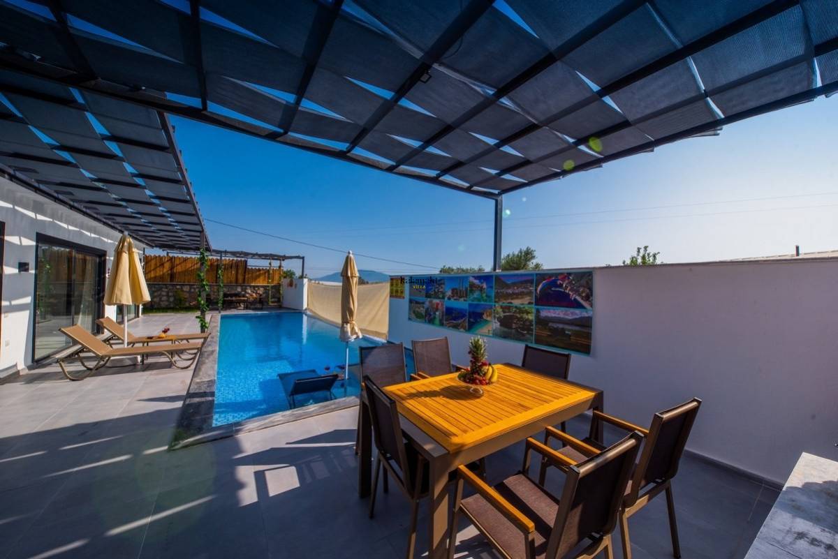 Villa Nar Ağacı