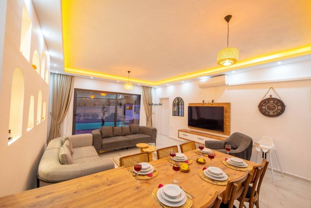 Villa Nar Ağacı