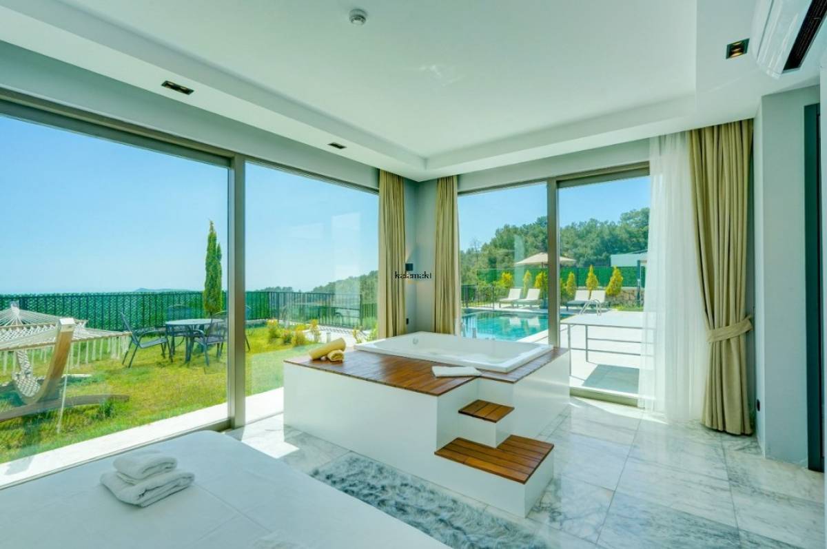Villa Pluto 1